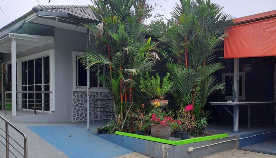 ขายบ้านเดี่ยว 1 ชั้น หมู่บ้านหนองสรวง อ.ศรีประจันต์ สุพรรณบุรี ใกล้โรงเรียน โรงพยาบาล ตลาด โทร 0869220218