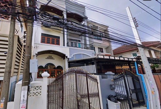 MRTโชคชัย4 500 นาคนิวาส17-25 .ให้เช่า Studio 4ชั้น 31ตร.วา. 3 นอน