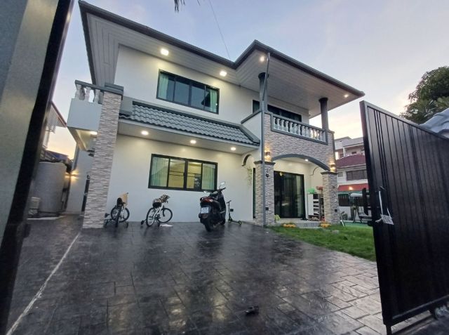 ให้เช่าบ้านเดี่ยว 2ชั้น มบ.ฐานทอง เฉลิมพระเกียรติ ร.9 ซอย54