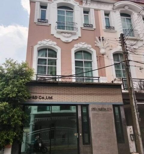 ให้เช่าทาวน์โฮม 3 ชั้น หลังมุม บ้านกลางเมือง มอนติคาร์โล รัชวิภา