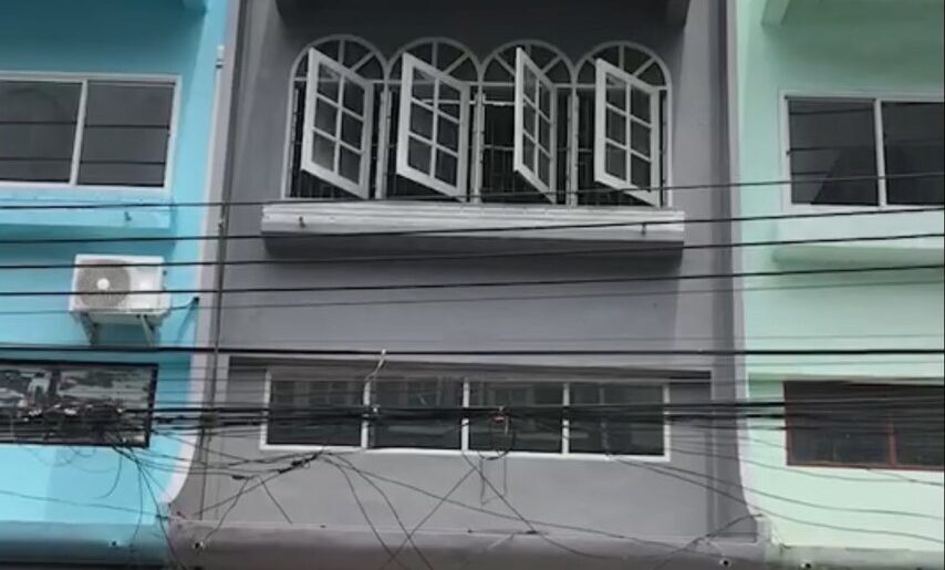 ขายตึกแถว 4 ชั้น ต่อเติมเต็ม เอกชัย 69/1 ราคา 2.1 ล้าน T. 086-4540423