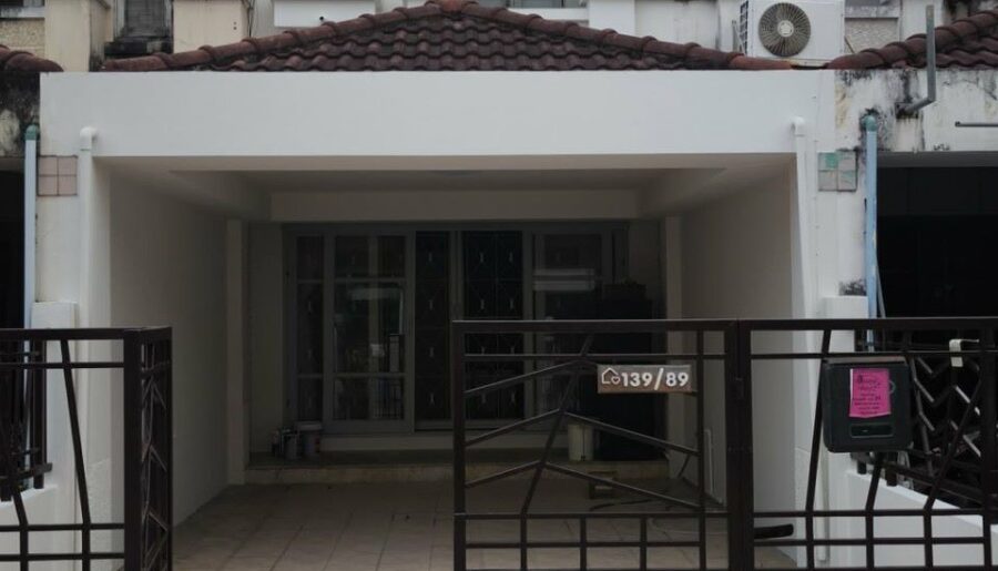 ขายทาวน์เฮ้าส์ 2 ชั้น ฟรีโอน หมู่บ้าน สิรีนเฮ้าส์ วัชรพล รีโนเวทใหม่ พร้อมอยู่ ใกล้ทางด่วนรามอินทรา โทร 086-3744534