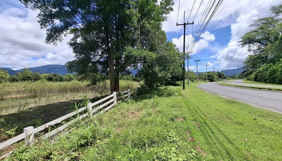 ขายที่ดิน เมืองนครนายก ต.สาริกา แปลงใหญ่ เนื้อที่ 11 ไร่ เดินทางสะดวก รายล้อมด้วยภูเขา โทร 084-1416555