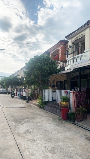 ขาย ทาวน์โฮม กระทุ่มล้ม สามพรานนครปฐม ขายถูกบ้านมือสอง หมู่บ้านบุศรินทร์ ทาวน์โฮมขายถูก